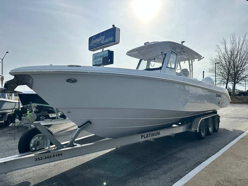 2019 Everglades 335 CC
