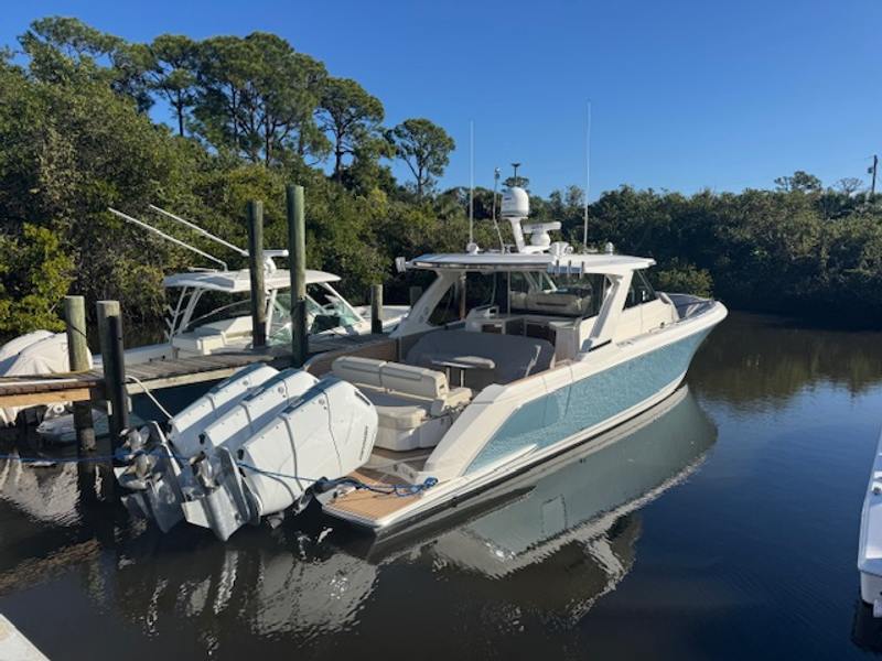 2022 Tiara Yachts 48 LS