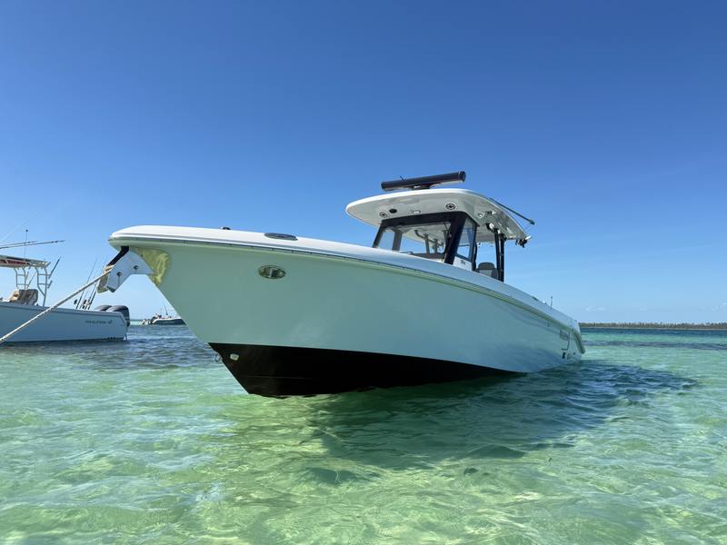 2023 Everglades 335 CC