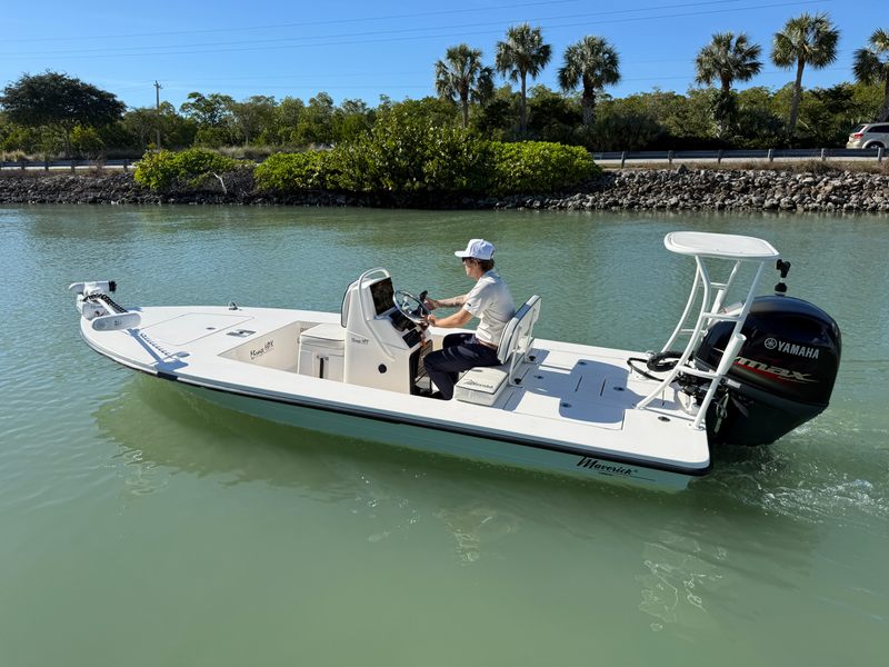 2022 Maverick 17 HPX V