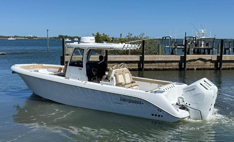 2025 Everglades 315 CC